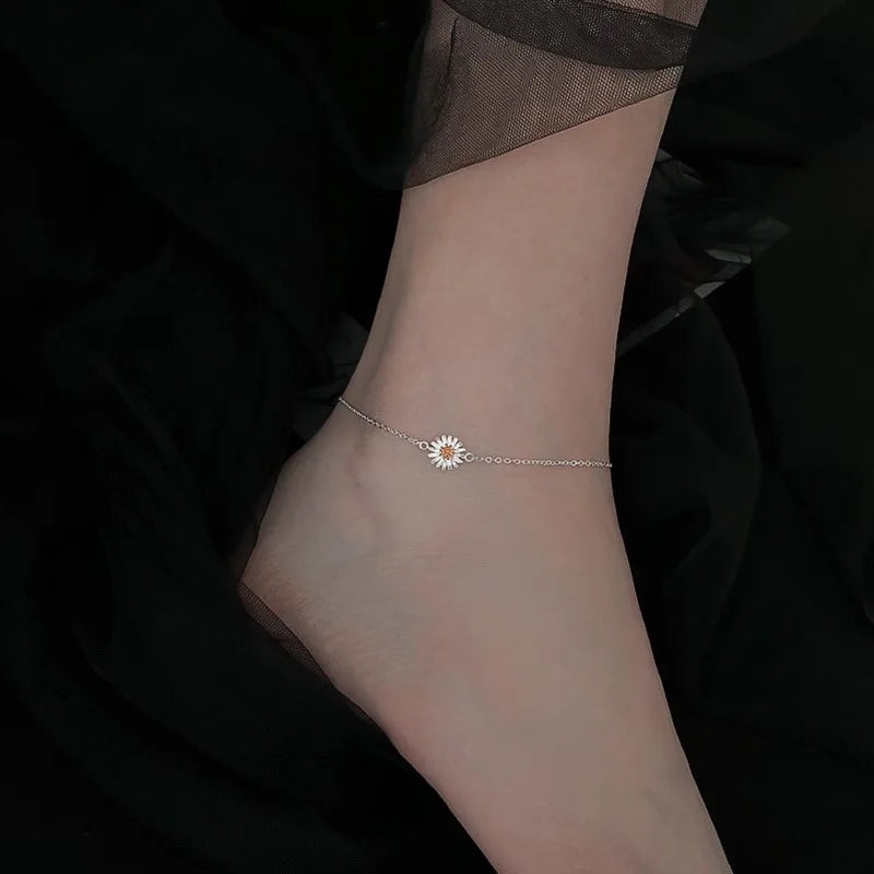 Elegancka srebrna bransoletka na kostkę