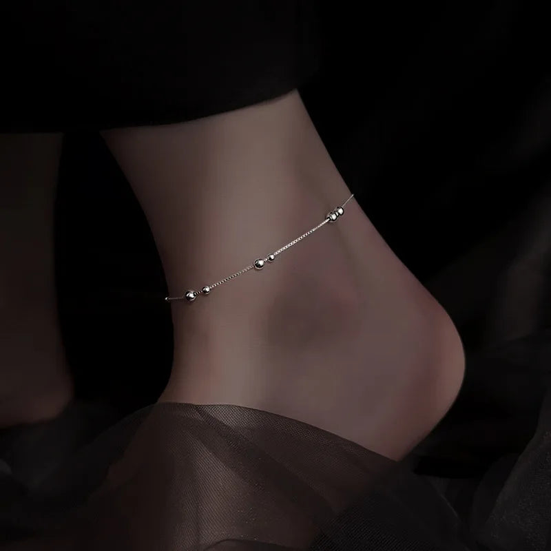 Elegancka srebrna bransoletka na kostkę